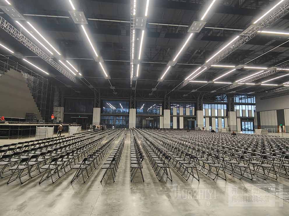 龍子湖藝術中心音樂節(jié)折疊椅布置現(xiàn)場