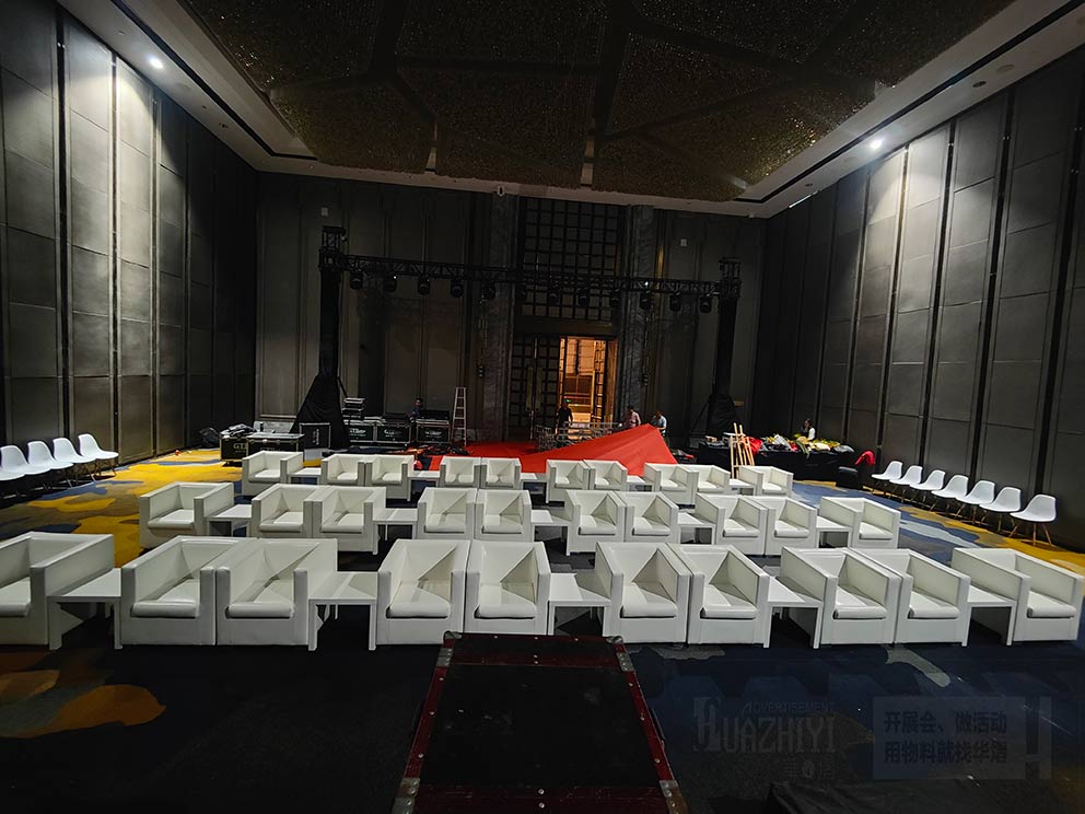 皮質(zhì)沙發(fā)出租是美學(xué)的新詮釋