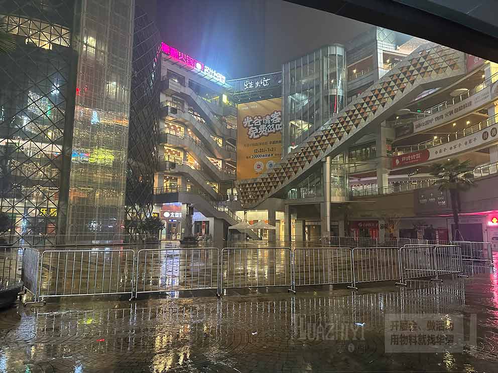 鐵馬護欄出租在步行街保證安全暢通