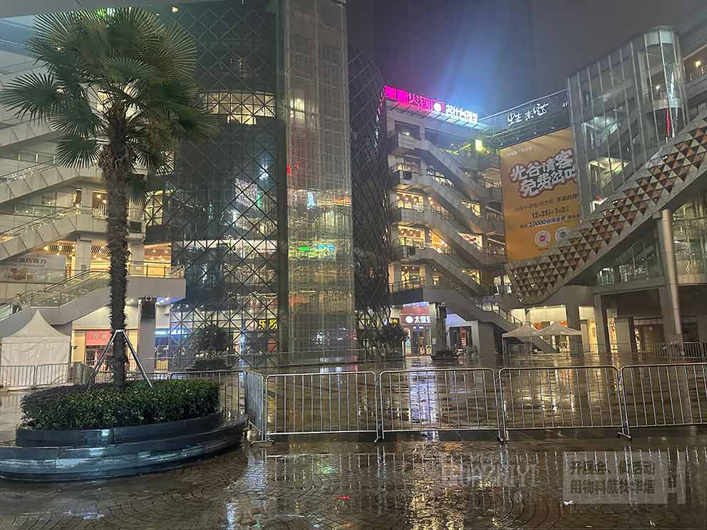 鐵馬護欄出租在步行街保證安全暢通