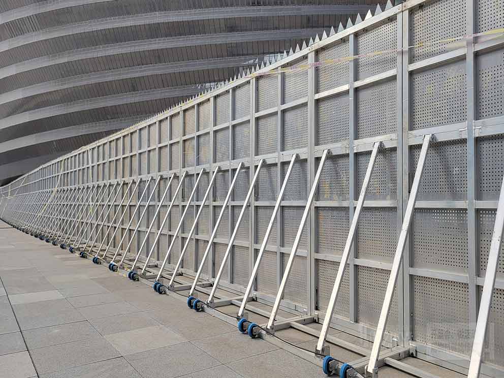 奧體防爆墻現(xiàn)場直拍—華熠廠家保駕護(hù)航