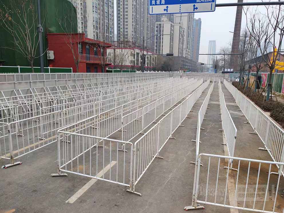 室外燈會現(xiàn)場出租使用鐵馬護欄的好處