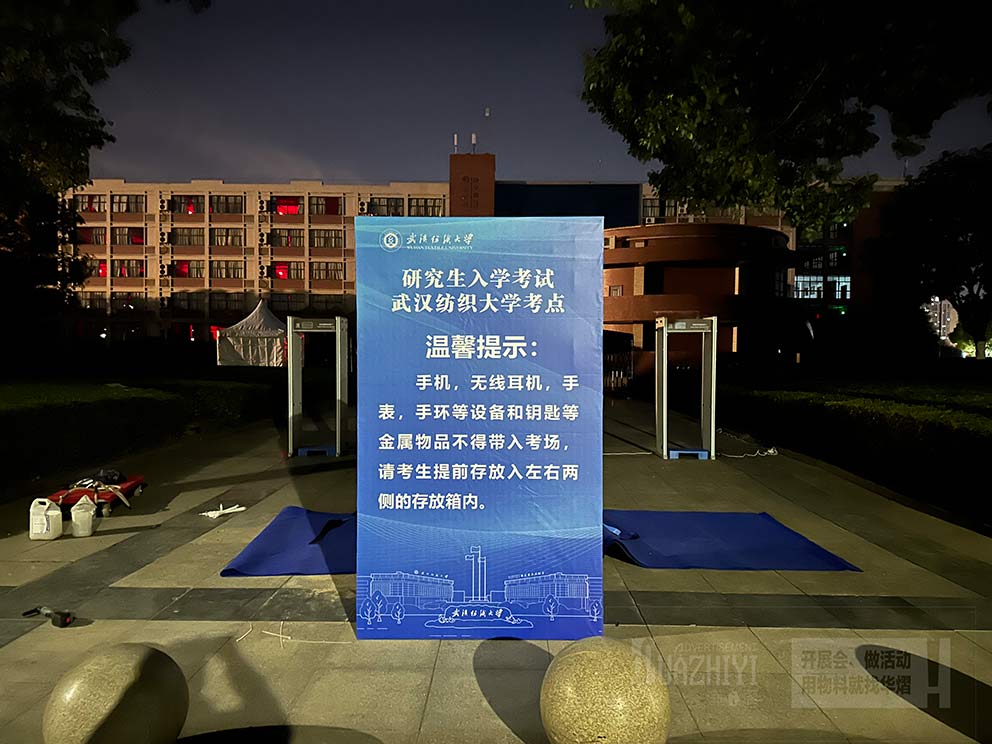 導(dǎo)視牌在指引方向上很重要