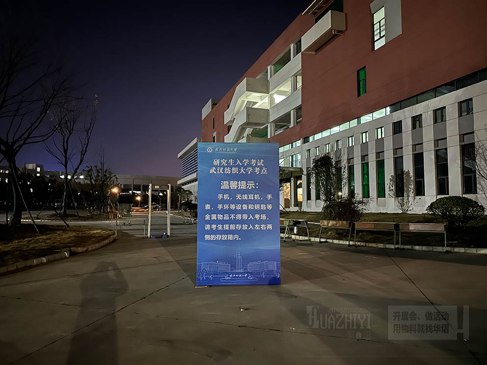 導(dǎo)視牌在指引方向上很重要