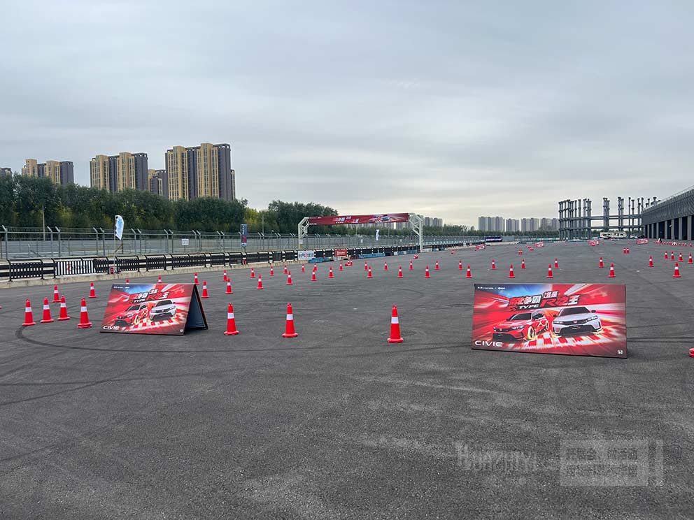 錐筒租賃公司華熠助力賽車場(chǎng)試駕現(xiàn)場(chǎng)