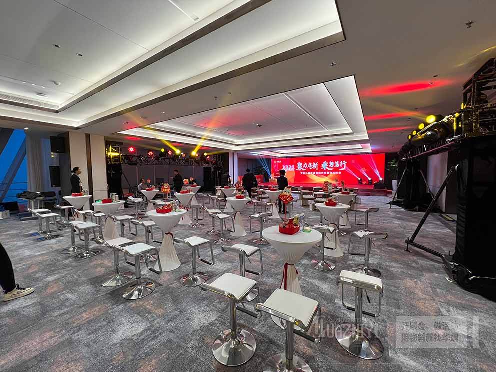 音響設(shè)備租賃公司搭建美觀大方會(huì)議現(xiàn)場(chǎng)