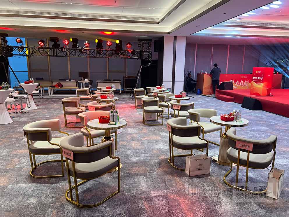 音響設(shè)備租賃公司搭建美觀大方會(huì)議現(xiàn)場(chǎng)