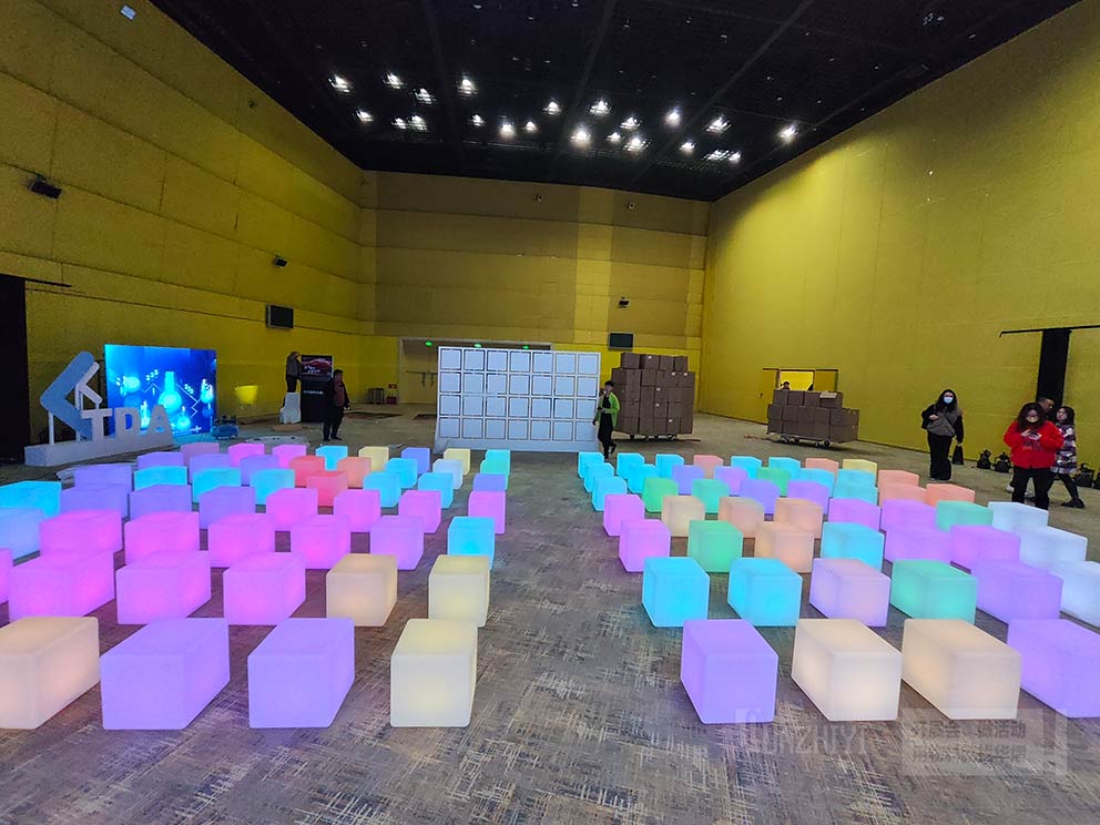 發(fā)光球出租用在友邦保險(xiǎn)領(lǐng)航活動(dòng)現(xiàn)場(chǎng)