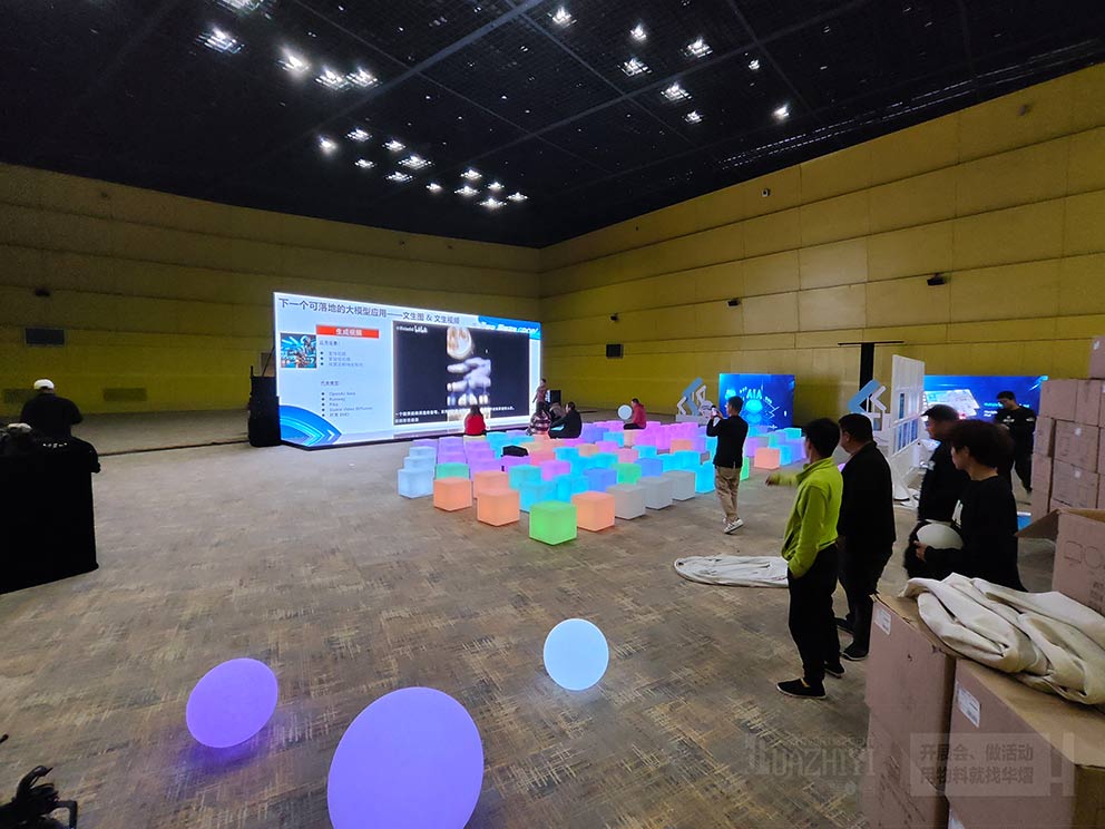 發(fā)光球出租用在友邦保險(xiǎn)領(lǐng)航活動(dòng)現(xiàn)場(chǎng)