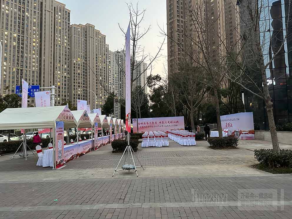 新式帳篷出租作為活動現(xiàn)場產(chǎn)品展銷篷的好處