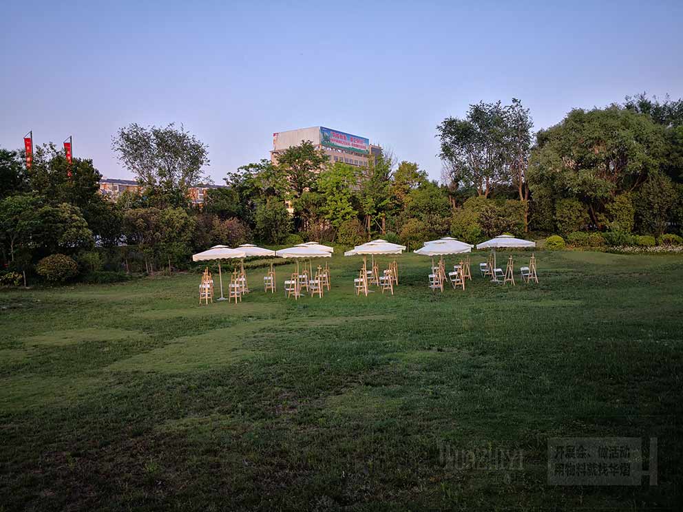 戶外踏青活動(dòng)租賃使用華熠海報(bào)架