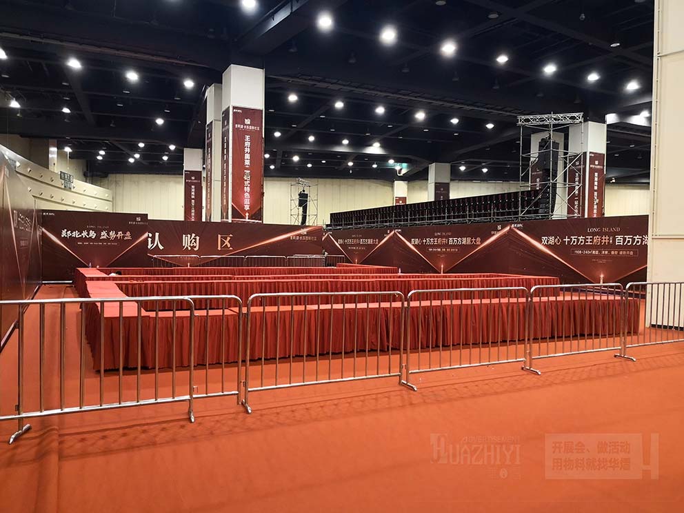 租賃鐵馬護(hù)欄用來(lái)分隔等候區(qū)隊(duì)列是很好的選擇