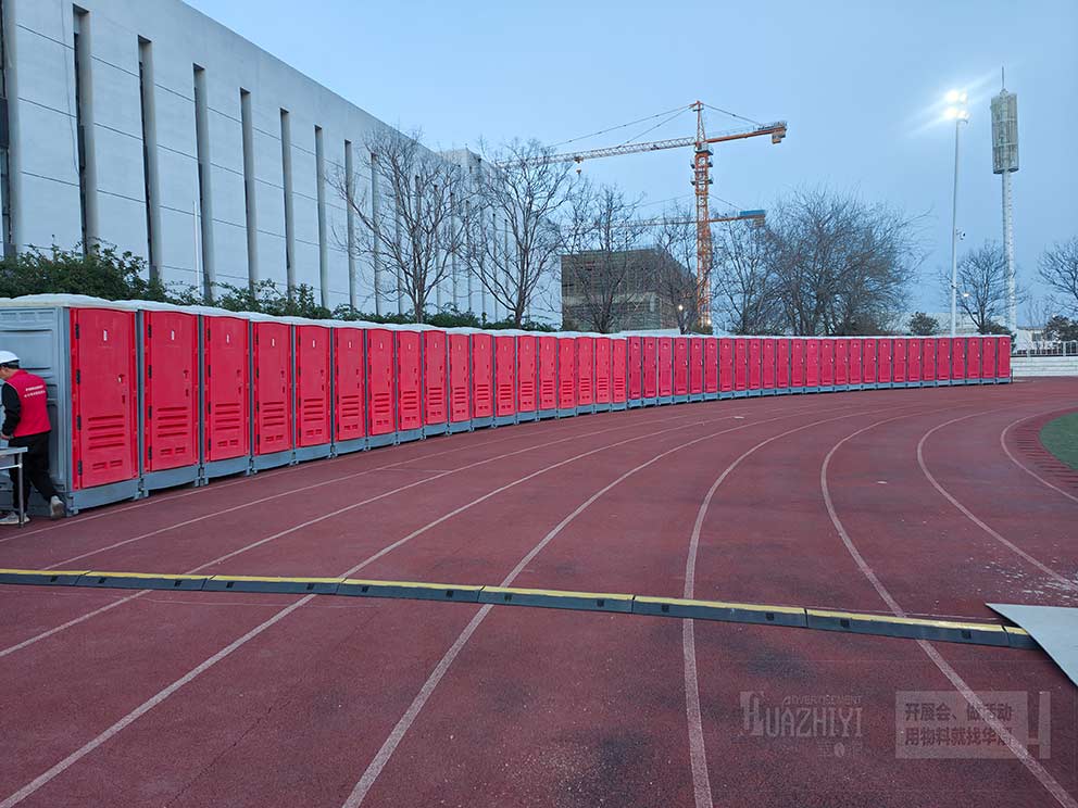 鄭州物料租賃公司出租移動(dòng)廁所:讓?xiě)敉饣顒?dòng)更安心