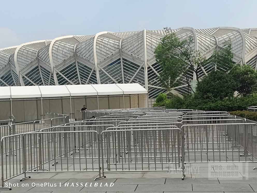 武漢鐵馬護(hù)欄租賃廠家布置體育場(chǎng)館外鐵馬現(xiàn)場(chǎng)