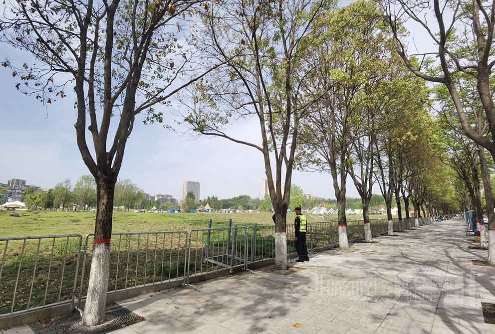 華熠鐵馬護(hù)欄租賃助力文化節(jié)開幕式現(xiàn)場