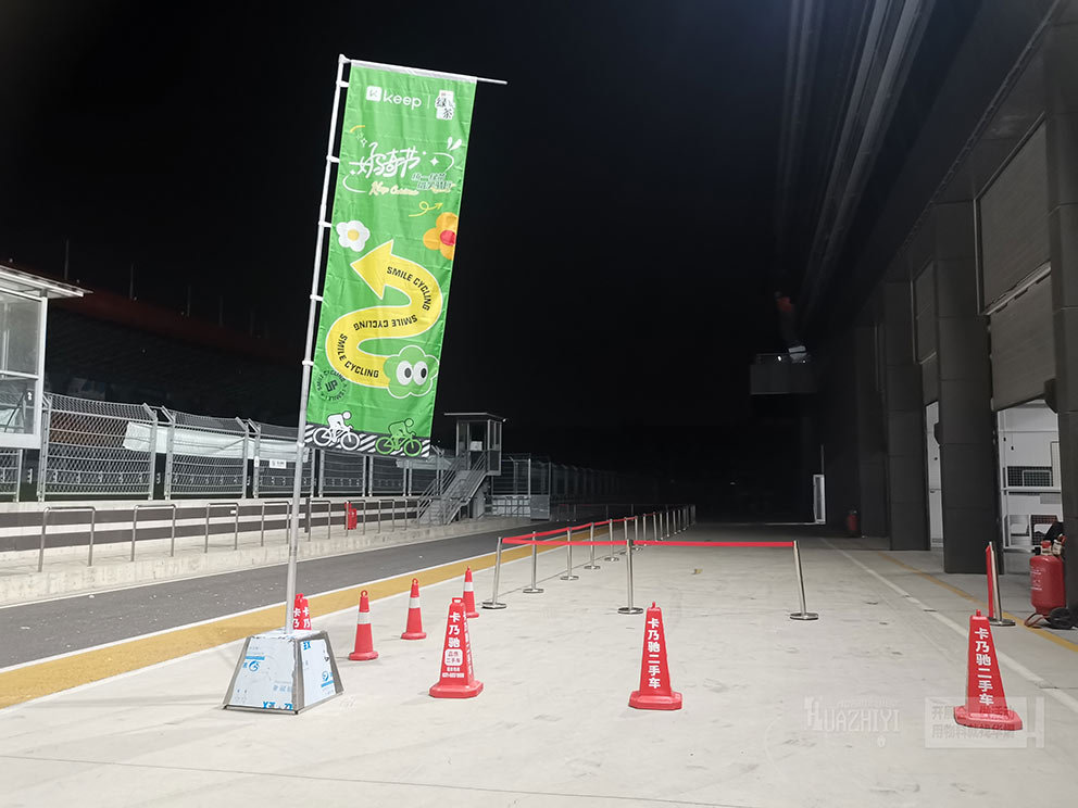 鄭州鐵馬護(hù)欄租賃廠家布置騎行節(jié)戶外護(hù)欄