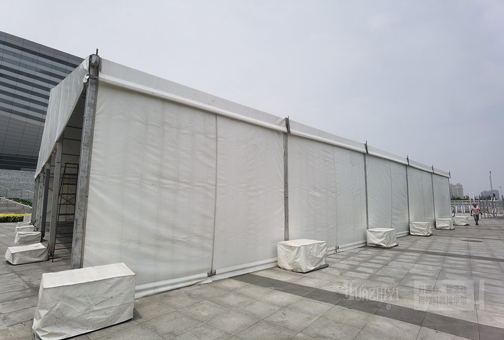 鄭州篷房租賃搭建了一座氣勢恢宏的安檢篷房
