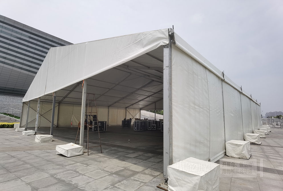鄭州篷房租賃搭建了一座氣勢恢宏的安檢篷房