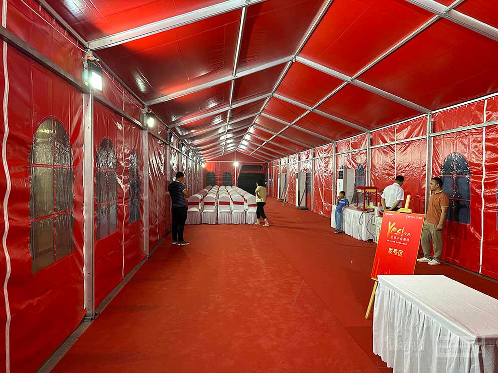 鄭州海報(bào)架出租用在房地產(chǎn)交房現(xiàn)場很合適