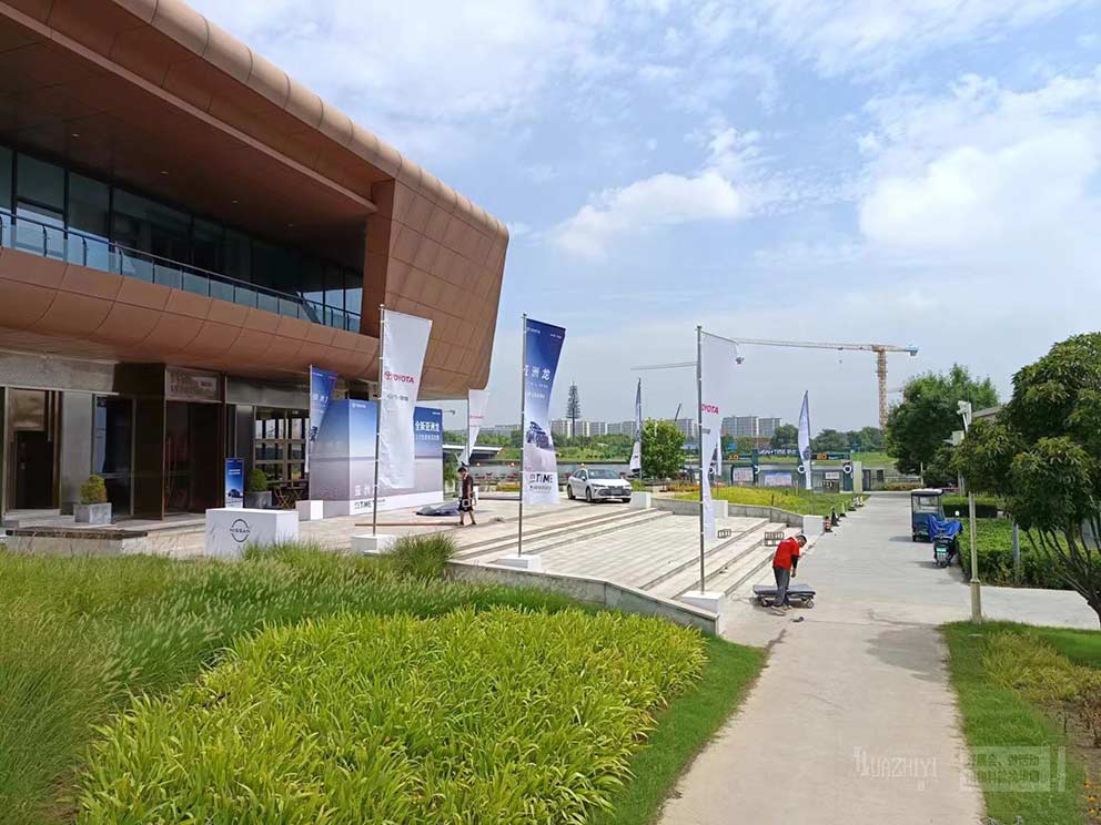 鄭州道旗租賃廠家提供戶外5米不銹鋼獨(dú)桿方形底座道旗