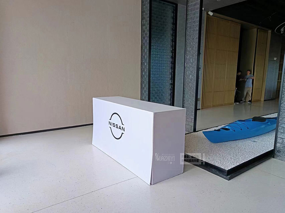 鄭州物料出租公司：多彩接待臺(tái)，滿足您的每一場活動(dòng)