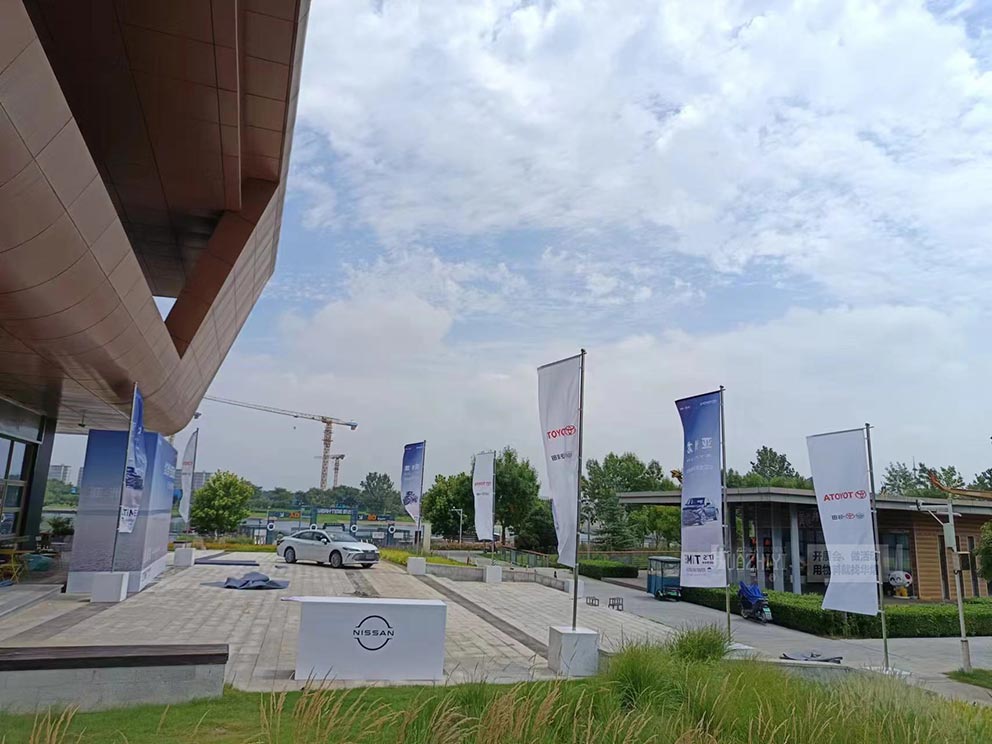 鄭州道旗租賃廠家提供戶外5米不銹鋼獨(dú)桿方形底座道旗