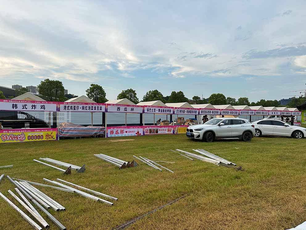 洛陽篷房租賃廠家助力宜昌音樂節(jié)，專業(yè)搭建攤位帳篷