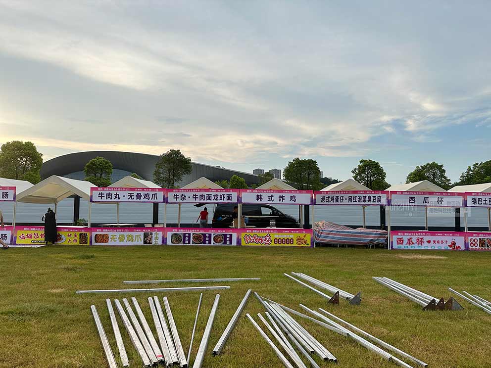 洛陽篷房租賃廠家助力宜昌音樂節(jié)，專業(yè)搭建攤位帳篷