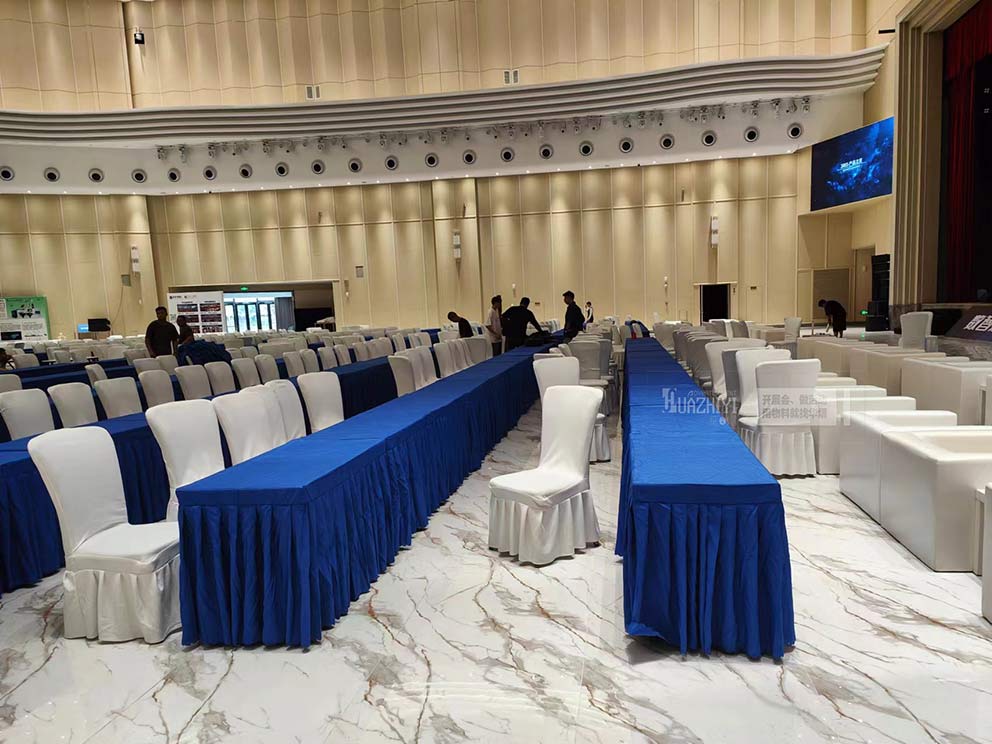 愛妃堡中原數(shù)字經(jīng)濟大會使用洛陽桌椅出租公司提供的長條桌