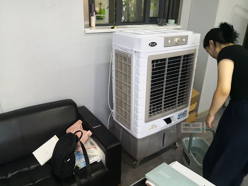 中原商貿(mào)城室內(nèi)使用鄭州華熠空調(diào)扇租賃來降溫