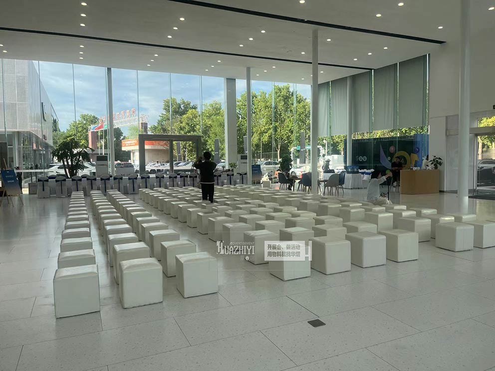 洛陽(yáng)沙發(fā)出租公司提供小鵬10年熱愛之夜沙發(fā)凳