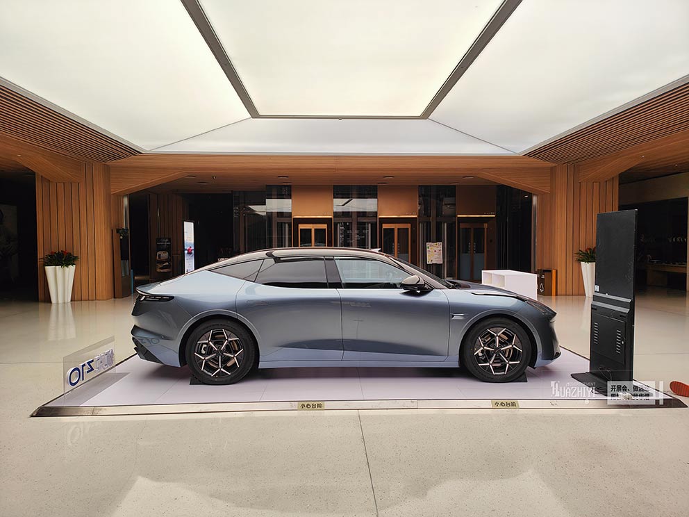 鄭州地臺出租布置永威木色領(lǐng)克車展