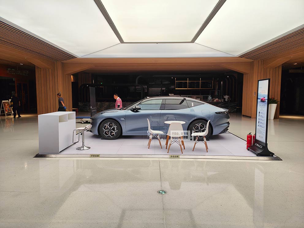 鄭州地臺出租布置永威木色領(lǐng)克車展