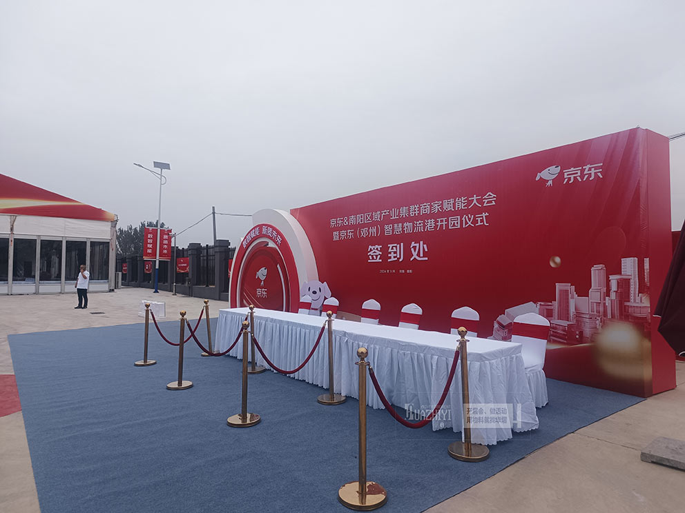 鄭州護欄租賃提供的禮賓柱點亮開園儀式喜慶氛圍