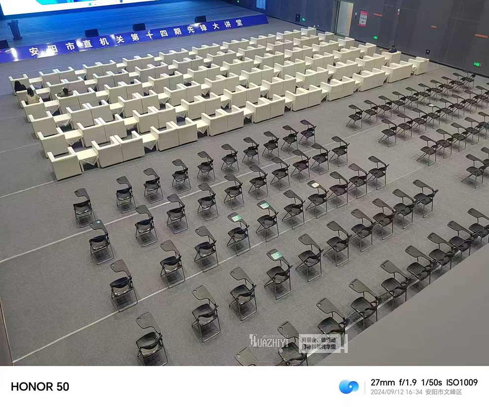 開封桌椅出租公司布置場館大講堂現(xiàn)場