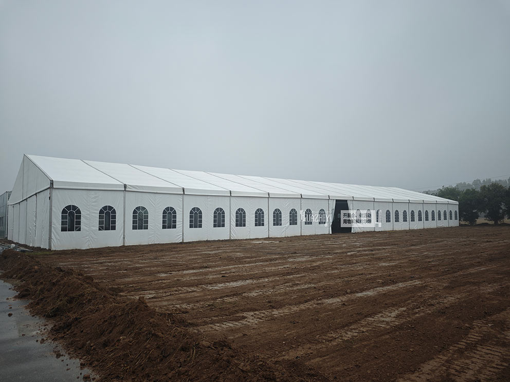 開封篷房租賃搭建大跨度展覽篷房現(xiàn)場(chǎng)