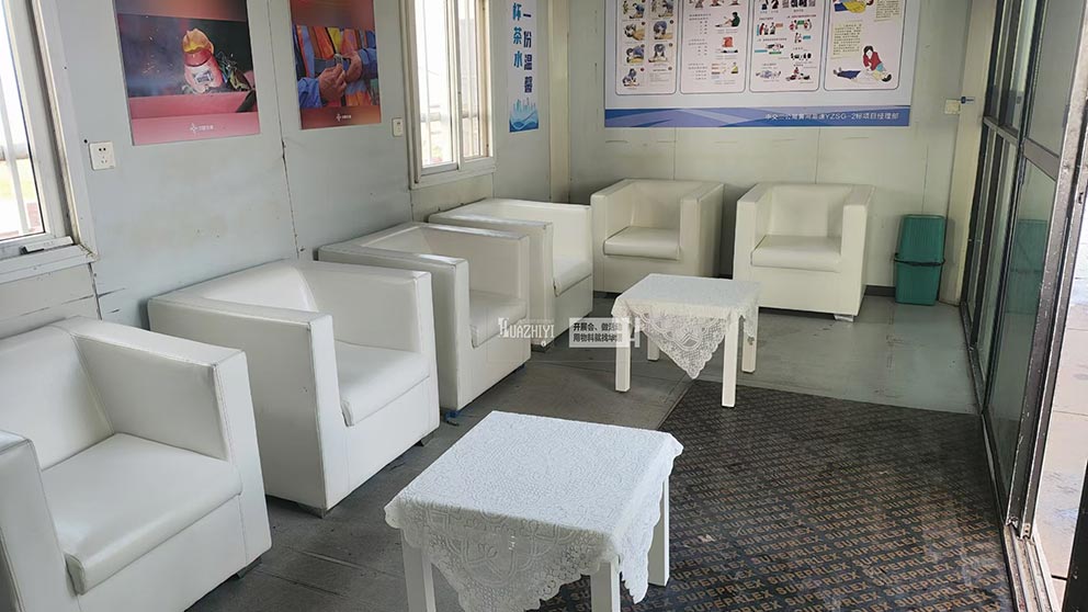 鄭州白色皮質(zhì)沙發(fā)出租可以提供配套桌子嗎？