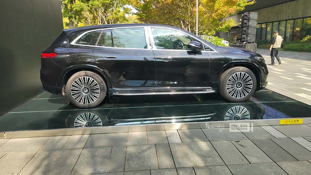 鄭州地臺出租鋪設(shè)玻璃地臺助力車展