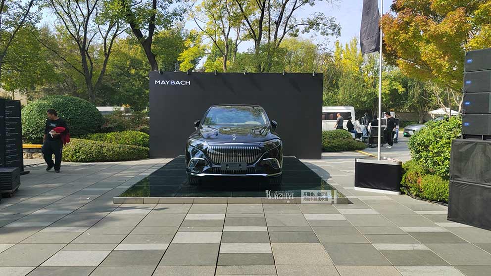 鄭州地臺出租鋪設(shè)玻璃地臺助力車展