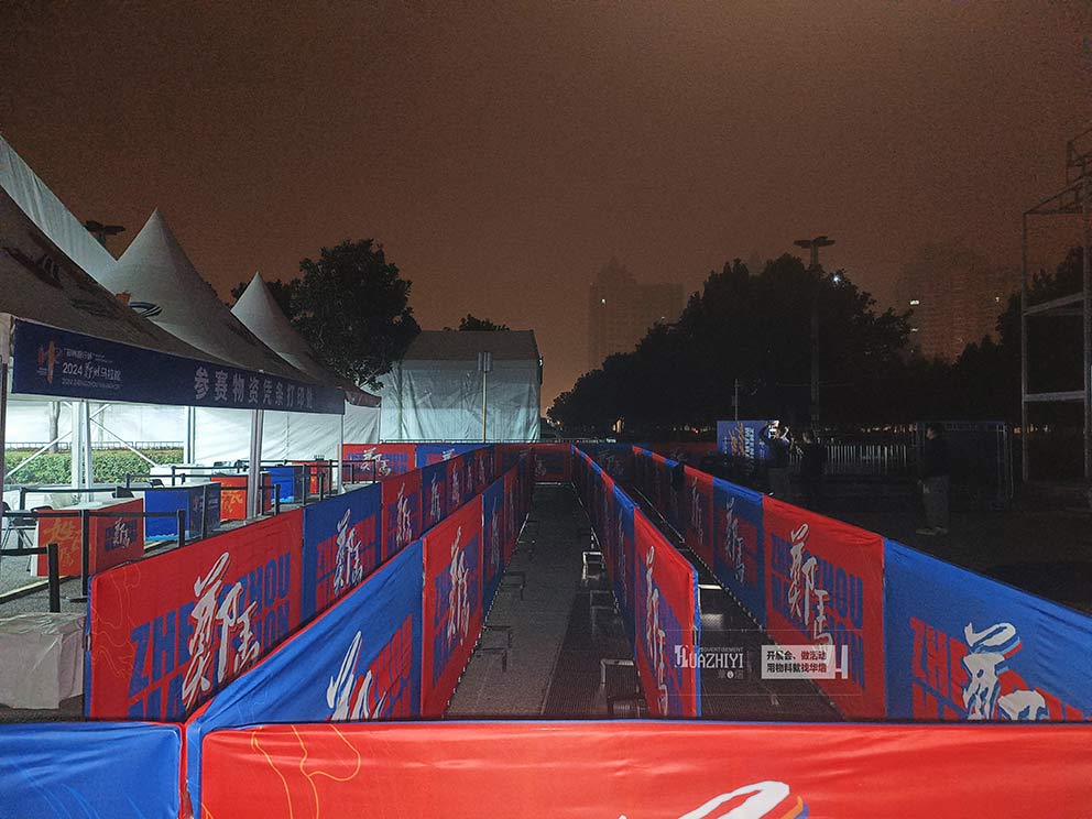 鄭州鐵馬護欄租賃支持鐵馬套印刷廣告畫面