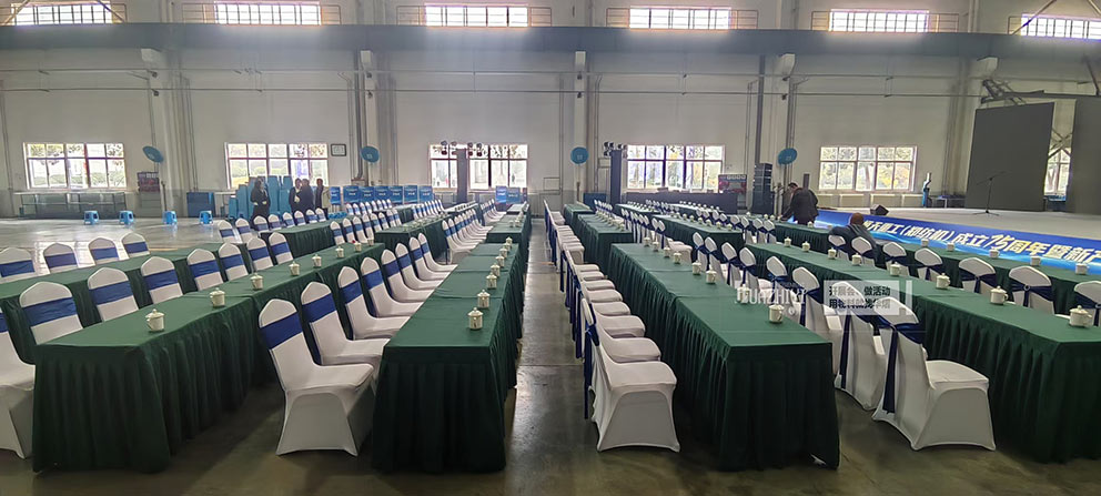 恒天重工新品發(fā)布會現(xiàn)場桌椅出租由華熠公司出租布置