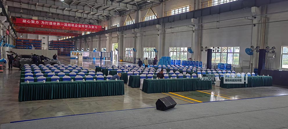 恒天重工新品發(fā)布會現(xiàn)場桌椅出租由華熠公司出租布置