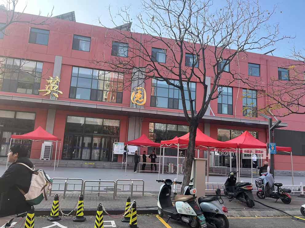 鄭州紅色簡易帳篷出租助力鄭州大學(xué)美食活動