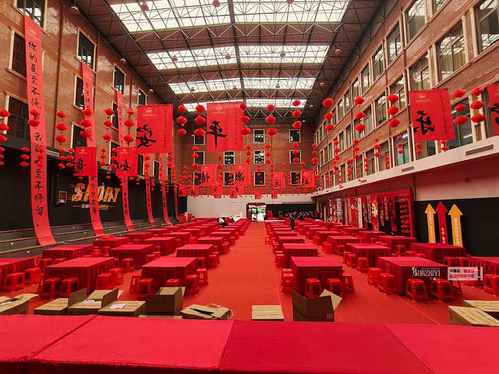 鄭州城市學(xué)院冬至活動(dòng)租賃使用華熠的長(zhǎng)條桌塑料方凳