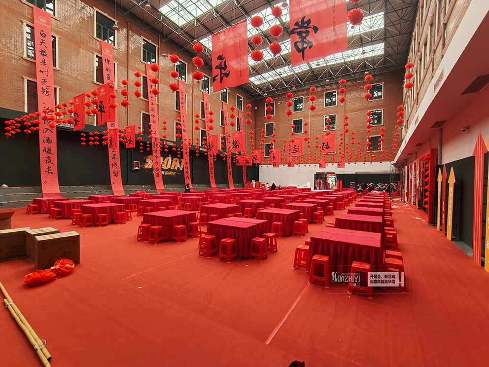 鄭州城市學(xué)院冬至活動(dòng)租賃使用華熠的長(zhǎng)條桌塑料方凳