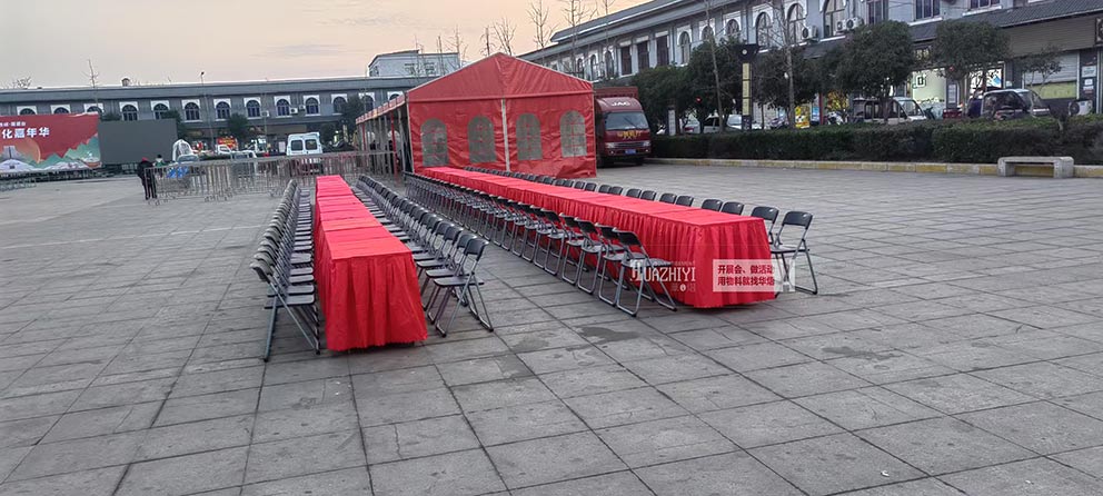 鄭州桌椅出租提供折疊椅搭配長(zhǎng)條桌使用