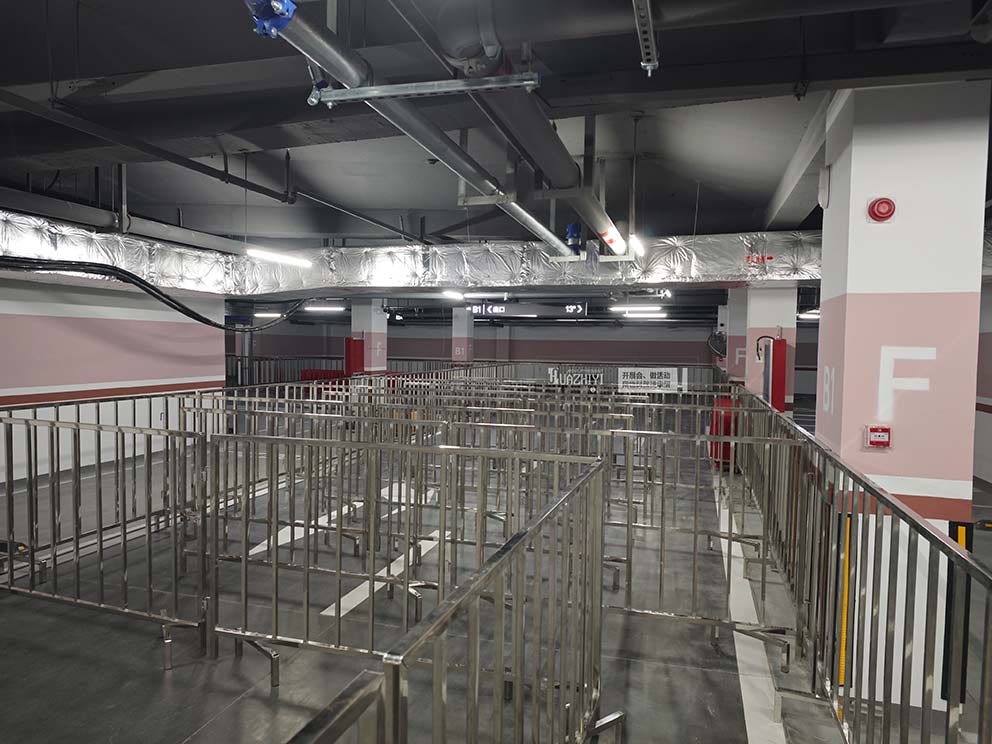 鄭州鐵馬護欄出租對于布置劃分區(qū)域方面有極大用處