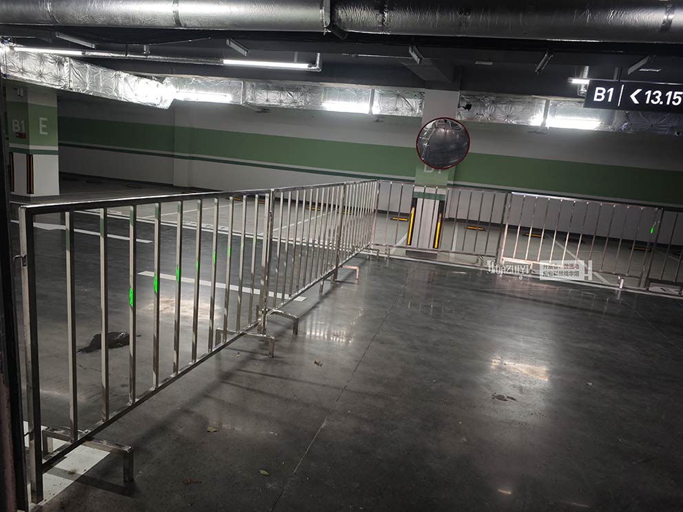 鄭州鐵馬護欄出租對于布置劃分區(qū)域方面有極大用處