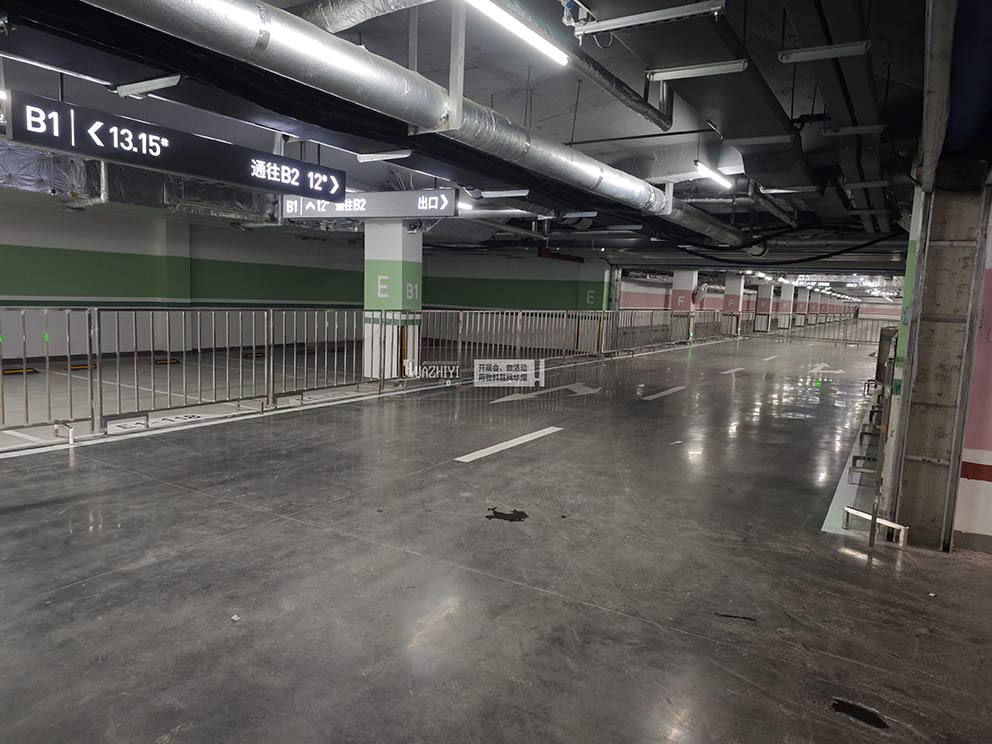 鄭州鐵馬護欄出租對于布置劃分區(qū)域方面有極大用處