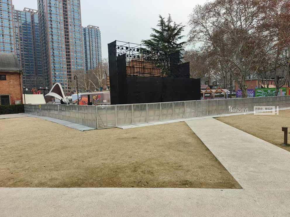 鄭州二砂泰國風情年貨節(jié)現(xiàn)場的防爆欄租賃由華熠公司提供